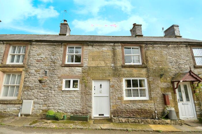 2 Bedroom Property For Sale In Moor Lane, Youlgrave, Bakewell, DE45