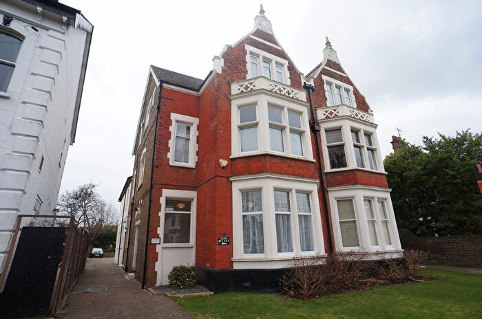 2 Bedroom Flat To Rent In St. Vincents Road, Westcliff-On-Sea, SS0