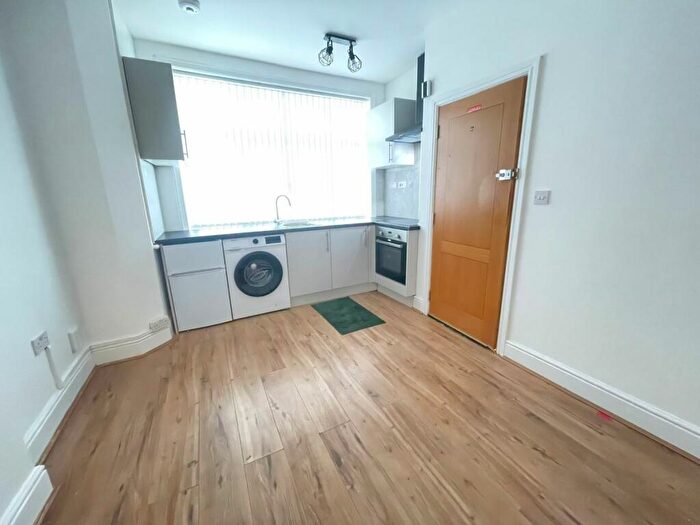 Studio To Rent In Bridge Lane, London, NW11