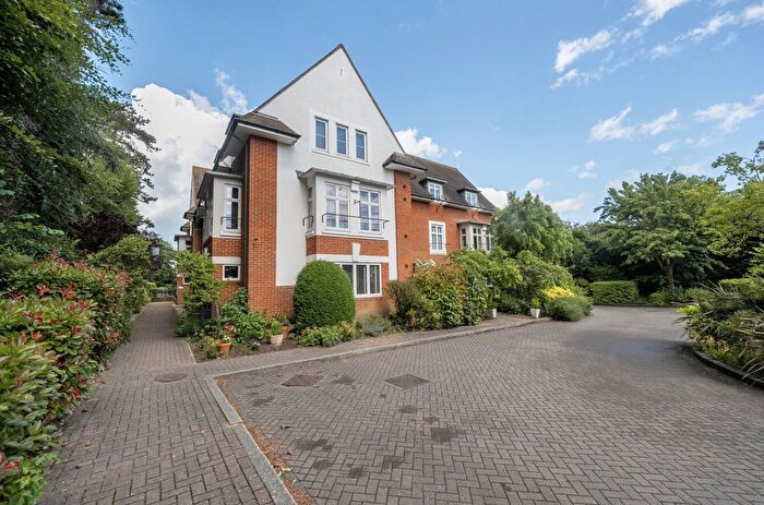 2 Bedroom Flat For Sale In Hildenfields, Tonbridge, TN10