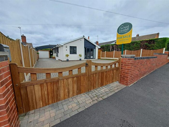 2 Bedroom Detached Bungalow For Sale In Cleveland Garth, Lupset Park, Wakefield, WF2