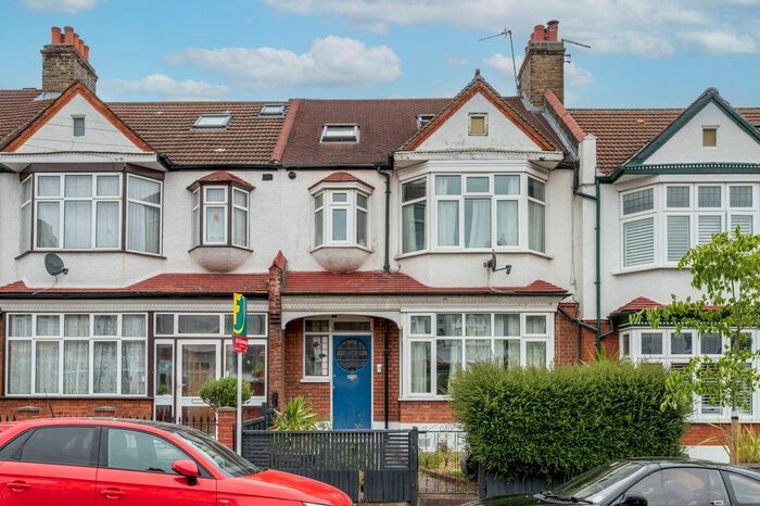 2 Bedroom Flat To Rent In Gateside Road, Tooting Bec, SW17