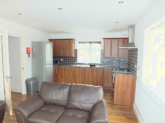 3 Bedroom Apartment To Rent In Flat Bawaz Place Independent Street, Nottingham, NG7