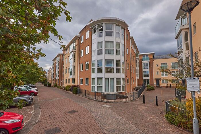 2 Bedroom Flat For Sale In Richmond Court, Exeter, EX4
