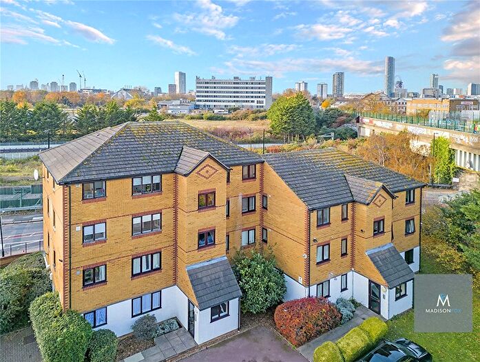 1 Bedroom Flat To Rent In Alan Hocken Way, Stratford, London, E15