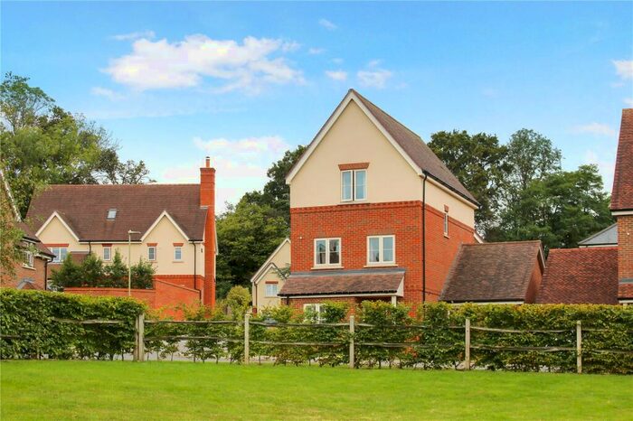 3 Bedroom Detached House For Sale In Baldwin Close, Hartley Wintney, Hook, RG27