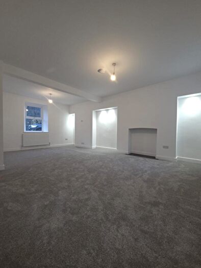 3 Bedroom Semi Detached House To Rent In Springfield Road, Skewen, SA10