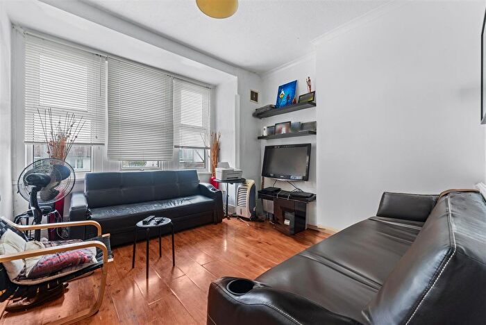 1 Bedroom Flat For Sale In Holmesdale Road, London, SE25
