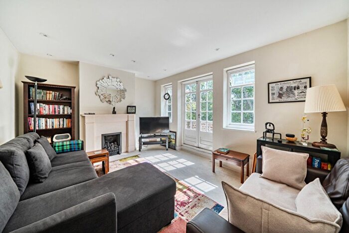 2 Bedroom Flat For Sale In Lyttelton Road, London, N2