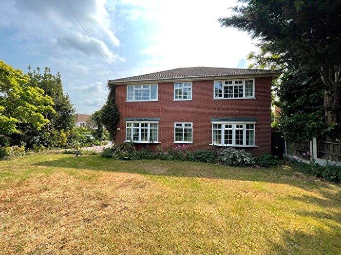 4 Bedroom Detached House For Sale In High Road, Rayleigh, Essex, SS6