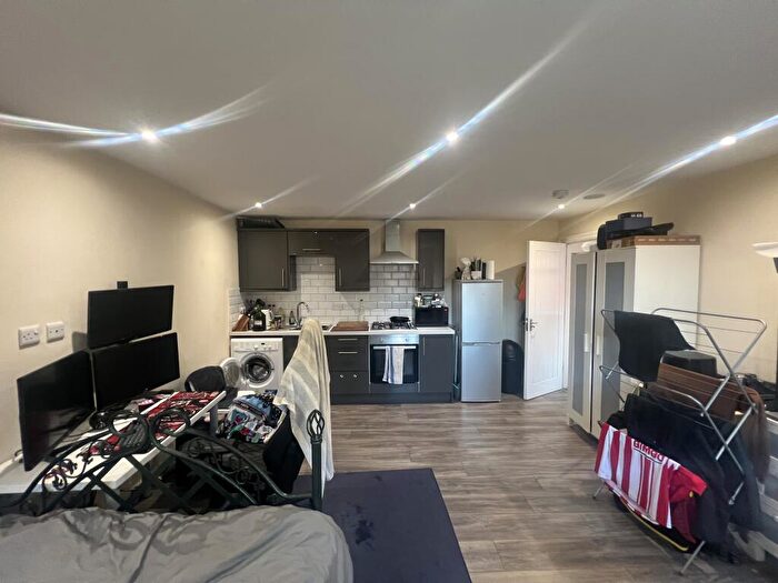 Studio To Rent In Derby Grove: Student Studio Flat, NG7