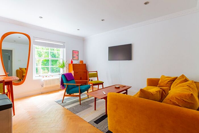 2 Bedroom Flat To Rent In Victoria Park Road, London, E9