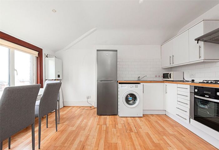 1 Bedroom Flat To Rent In Green Lanes, Palmers Green, London, N13