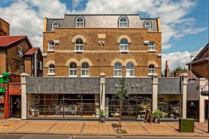 2 Bedroom Flat To Rent In The Broadway, London, SW19