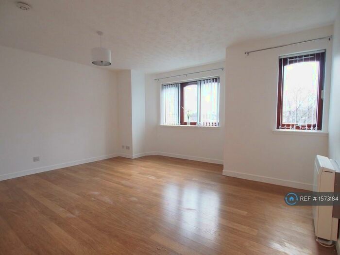 2 Bedroom Flat To Rent In Stock Avenue, Paisley, PA2