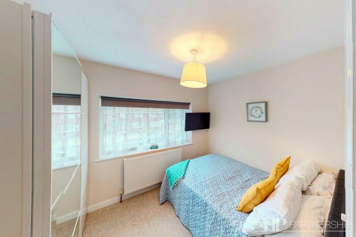 1 Bedroom Property To Rent In Crabbet Road, Three Bridges, RH10