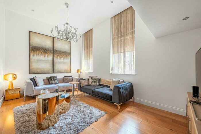 3 Bedroom Flat To Rent In Princess Park Manor, Royal Drive, North Finchley, London, N11