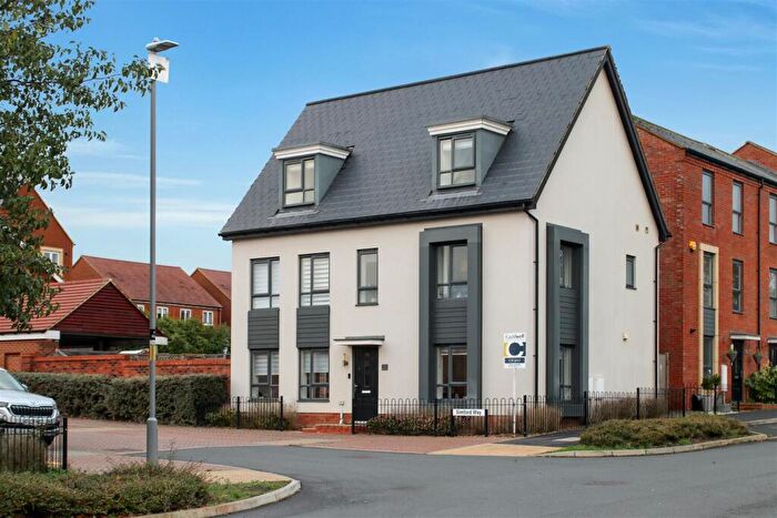 5 Bedroom Detached House For Sale In Simford Way, Whitehouse, Milton Keynes, MK8