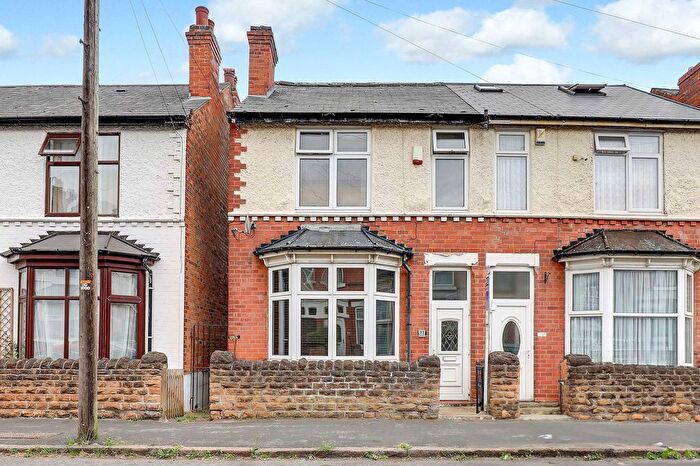 4 Bedroom Semi-Detached House For Sale In Leslie Road, Nottingham, NG7