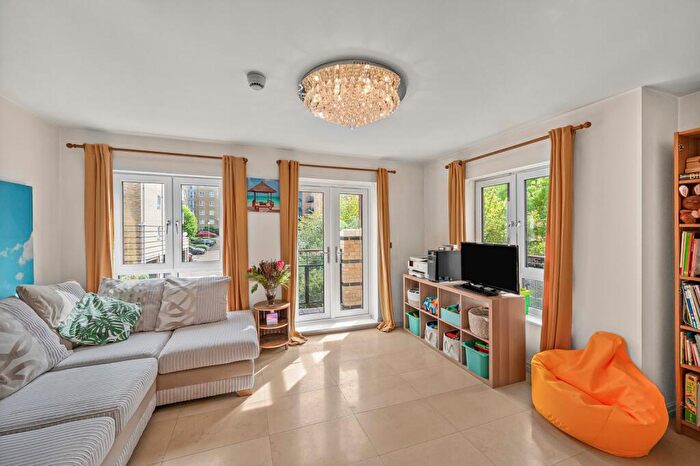 4 Bedroom Terraced House For Sale In St. Davids Square, Cubitt Town, E14