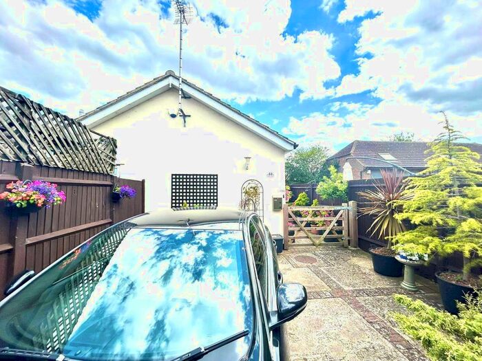 1 Bedroom Bungalow For Sale In Imperial Avenue, Mayland, Chelmsford, Essex, CM3