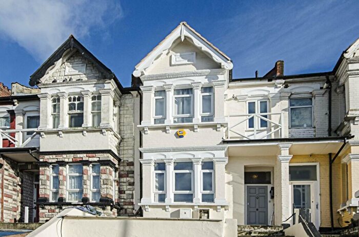 2 Bedroom Flat To Rent In West Hendon Broadway, Hendon, London, NW9