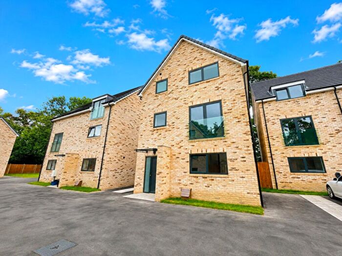 4 Bedroom Detached House To Rent In Sorrel Close, Farnborough, Hampshire, GU14