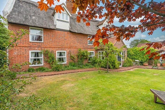 4 Bedroom Cottage For Sale In Beccles Road, Toft Monks, NR34