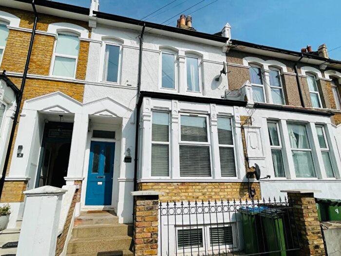 4 Bedroom Maisonette To Rent In Heavitree Road, Plumstead, London, SE18
