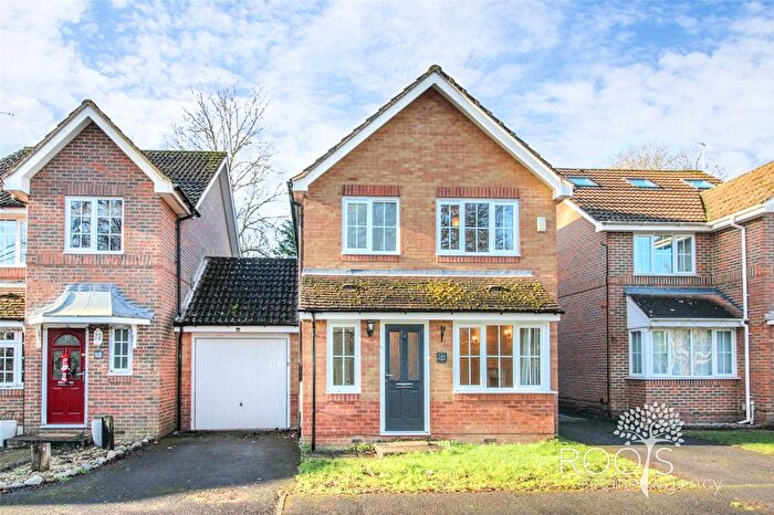 3 Bedroom Link Detached House For Sale In Two Rivers Way, Newbury, Berkshire, RG14