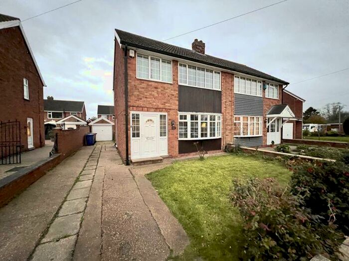 3 Bedroom Semi-Detached House To Rent In The Oval, Scartho, DN33