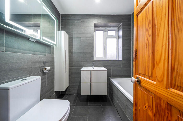 2 Bedroom Semi-Detached House For Sale In Tinshill View, Leeds, West Yorkshire, LS16