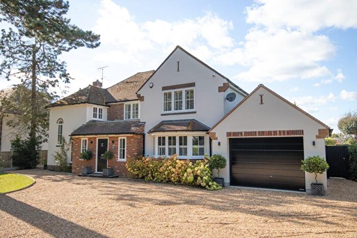 4 Bedroom Detached House For Sale In Roundwood Avenue, Hutton Mount, Brentwood, Essex, CM13