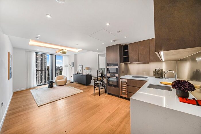 2 Bedroom Flat To Rent In Carnation Way, London, SW8