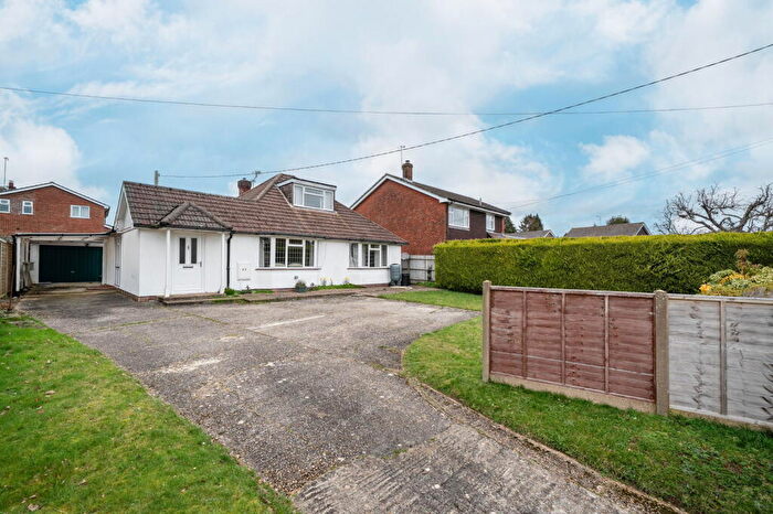 4 Bedroom Chalet For Sale In Oakley Lane, Oakley, Basingstoke, RG23