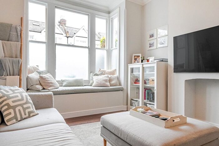 2 Bedroom Flat For Sale In Chelverton Road, London, SW15