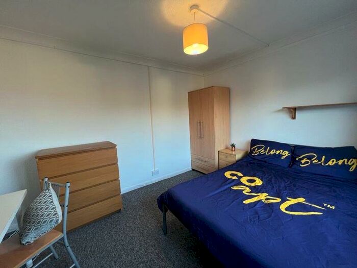 8 Bedroom Semi-Detached House To Rent In Moulsecoomb Way, Brighton, BN2