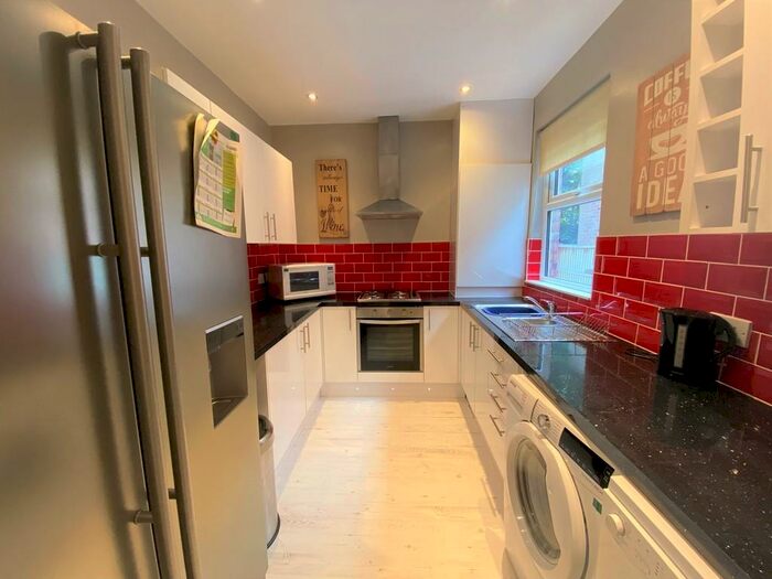 5 Bedroom Terraced House To Rent In Albert Road, Lenton, Nottingham, NG7