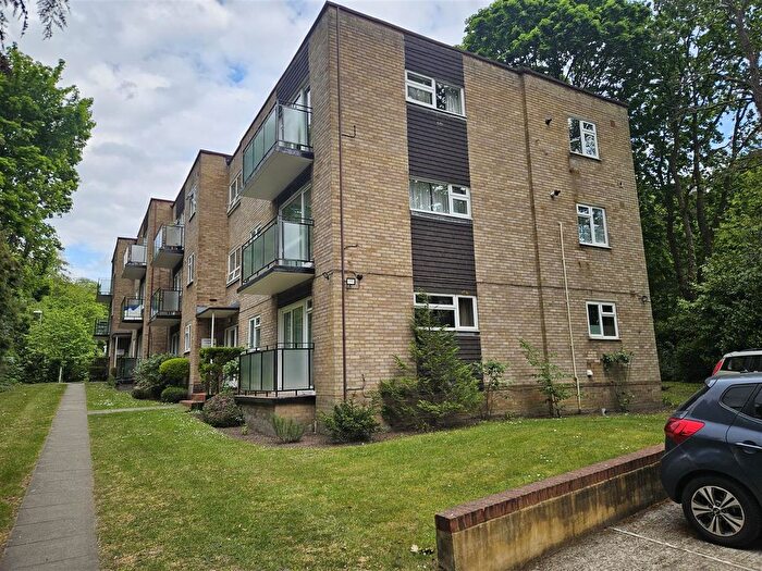 3 Bedroom Flat To Rent In Highgate Lane, Farnborough, GU14