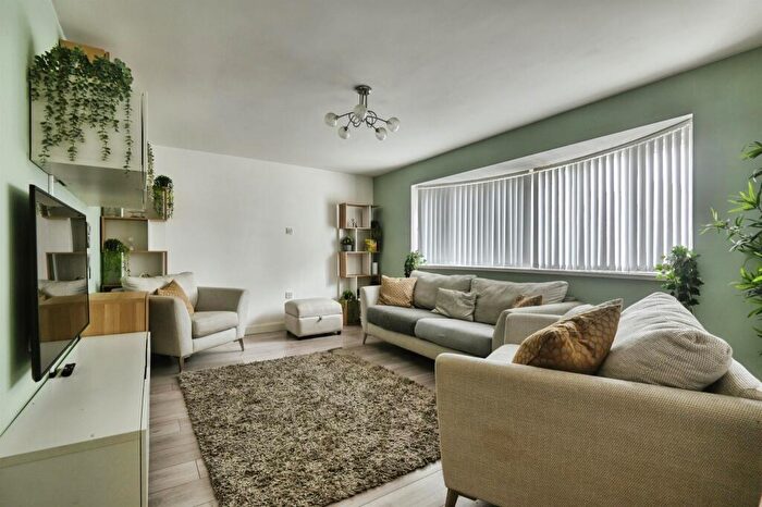 4 Bedroom Terraced House For Sale In Barlands Croft, Birmingham, B34