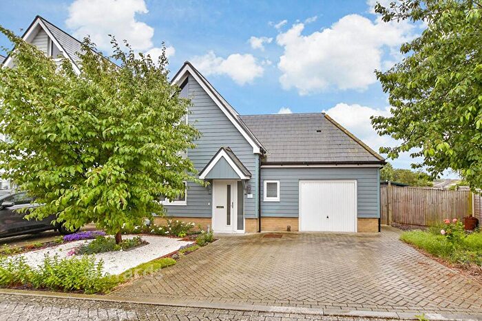 2 Bedroom Chalet For Sale In Melanie Close, Folkestone, Kent, CT19