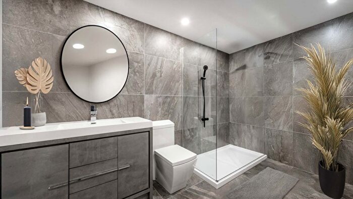 2 Bedroom Flat For Sale In Fully Managed Manchester Apartment, Manchester, M5