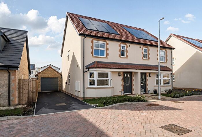 3 Bedroom Semi Detached House For Sale In Willow Close, Yate, Bristol, Gloucestershire, BS37