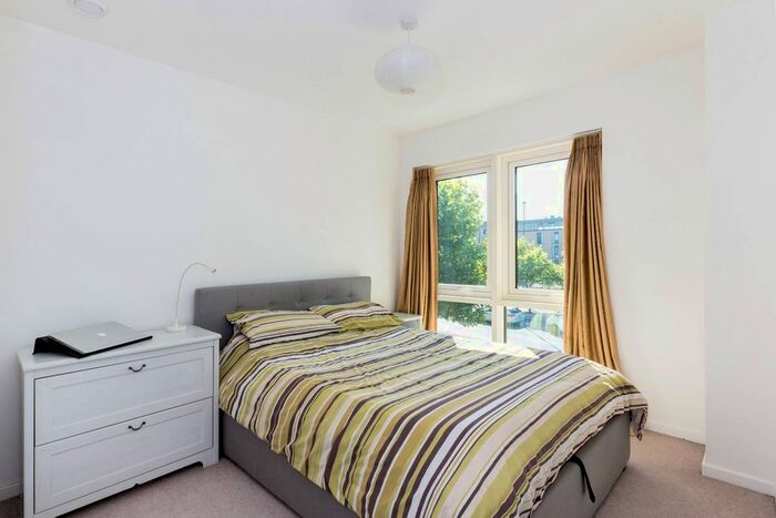 2 Bedroom Flat To Rent In Juniper Drive, Battersea, London, SW18
