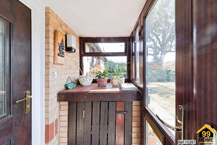 2 Bedroom Bungalow For Sale In Epsom Grove, Bletchley, Milton Keynes, MK3