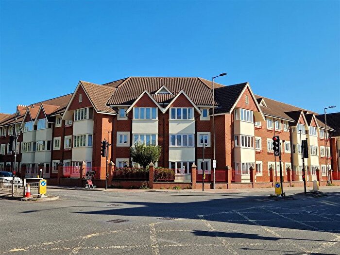 2 Bedroom Flat For Sale In Olivier Court, Union Street, Bedford, MK40