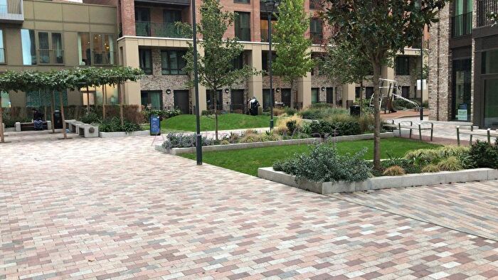 2 Bedroom Flat To Rent In Bouchon, Bouchon Point, Cendal Crescent, Whitechapel, E1