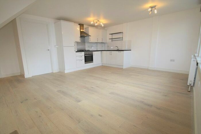 1 Bedroom Flat To Rent In High Street, High Wycombe, HP11