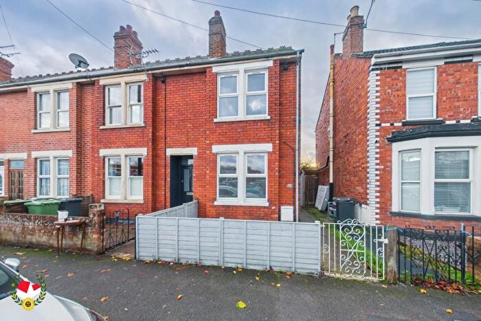2 Bedroom End Of Terrace House To Rent In Linden Road, Linden, Gloucester, GL1