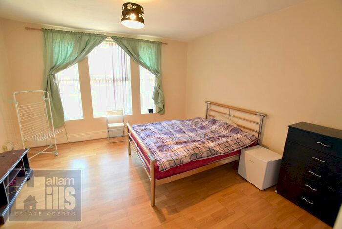 2 Bedroom Flat To Rent In London Road, Sheffield, South Yorkshire, S2